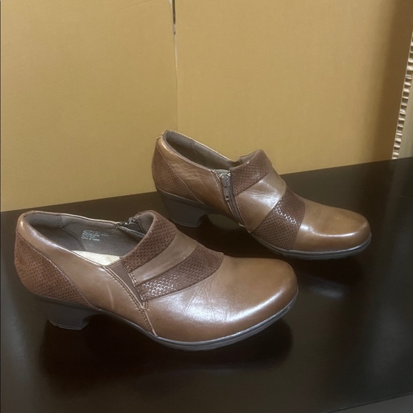 EUC - EARTH ORIGINS - brown leather shoe 8.5M - Picture 2 of 10